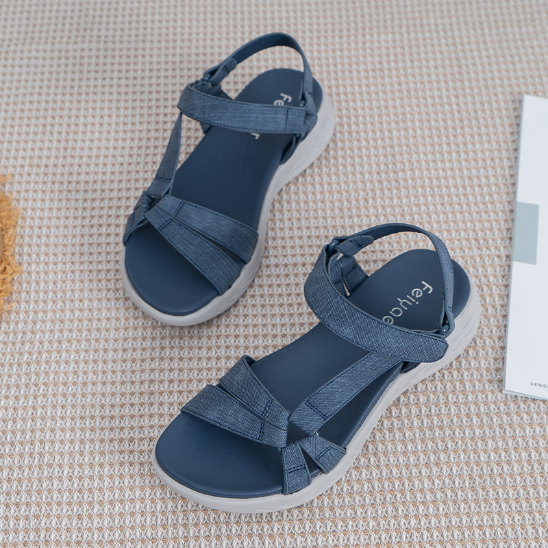 Komfortable damesko med rund, åpen tå og ankelstropper