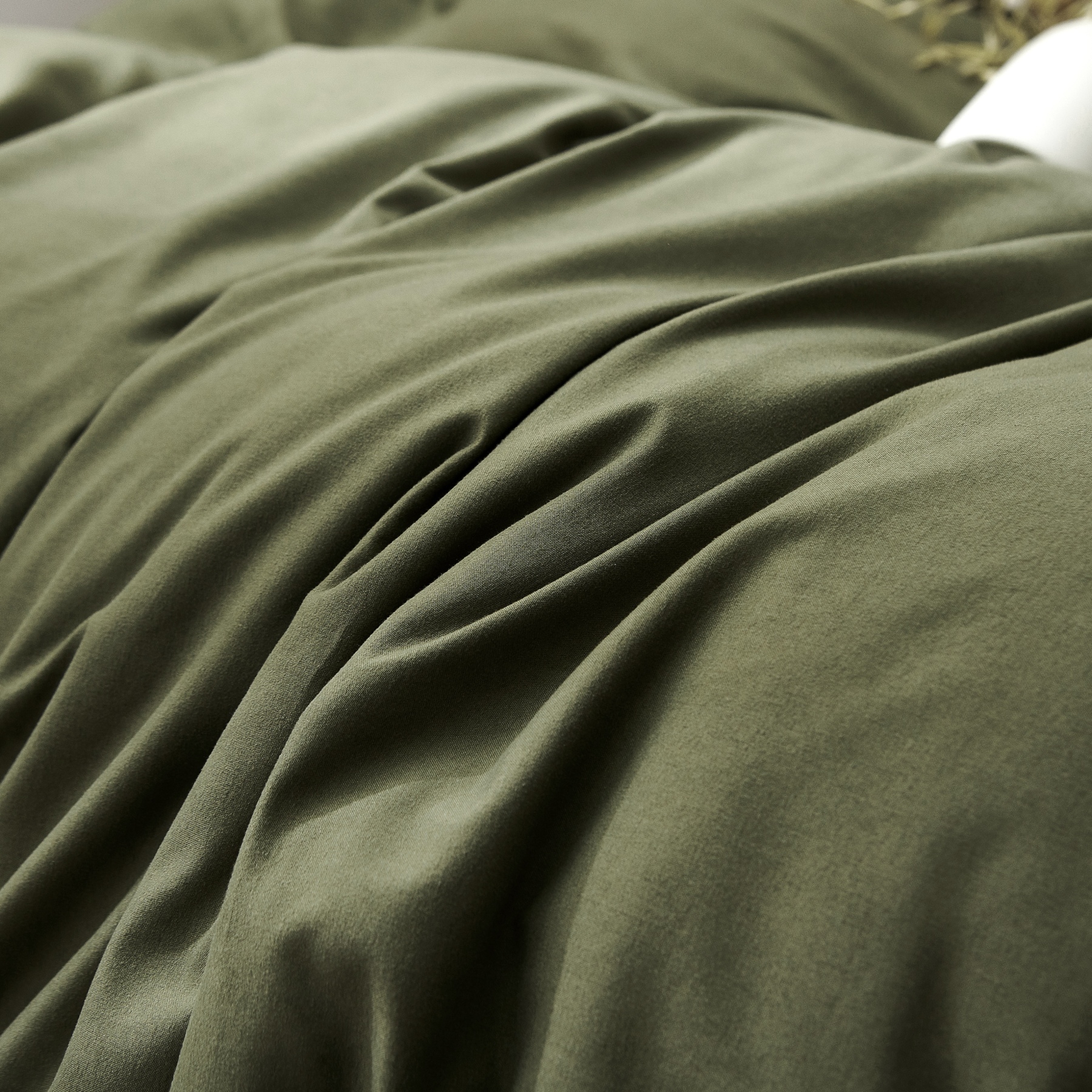 Dutigo Crimson and Navy Brushed Bedding Set