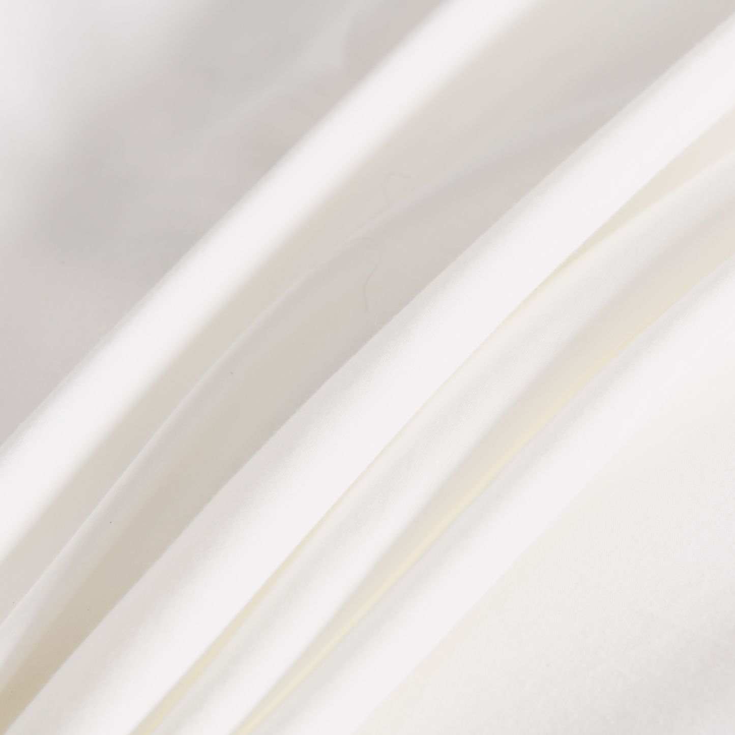 Dutigo White and Gray Silken Long-Staple Bedding