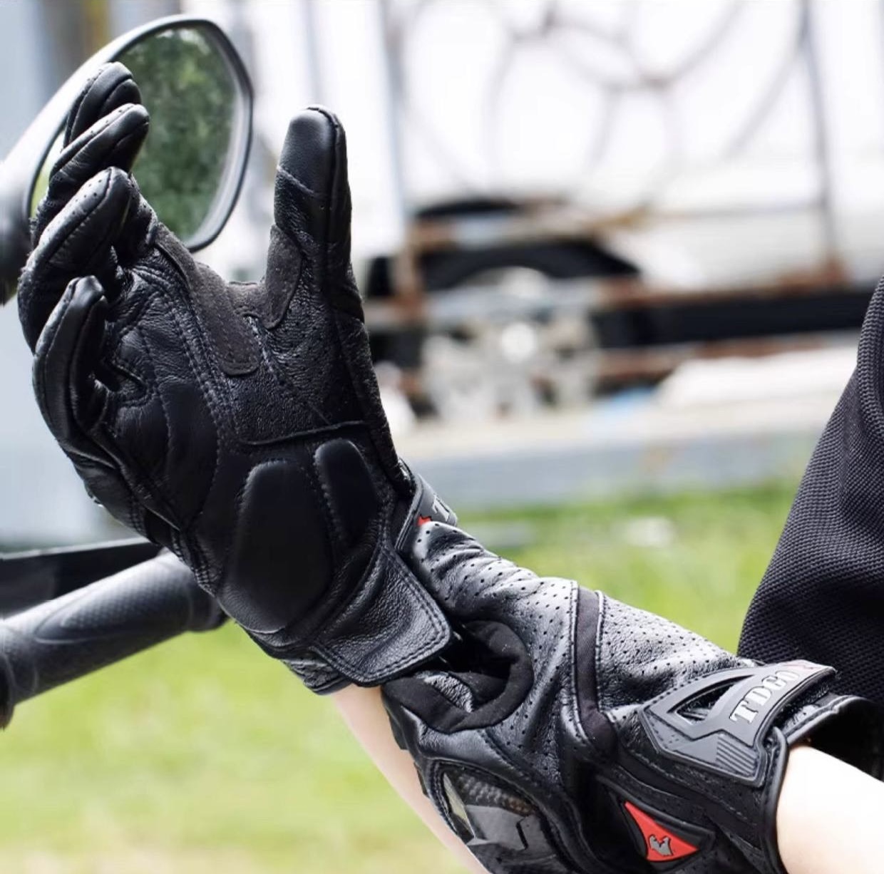 GoMotour Motorcycle Gloves with Carbon Knuckle Armor