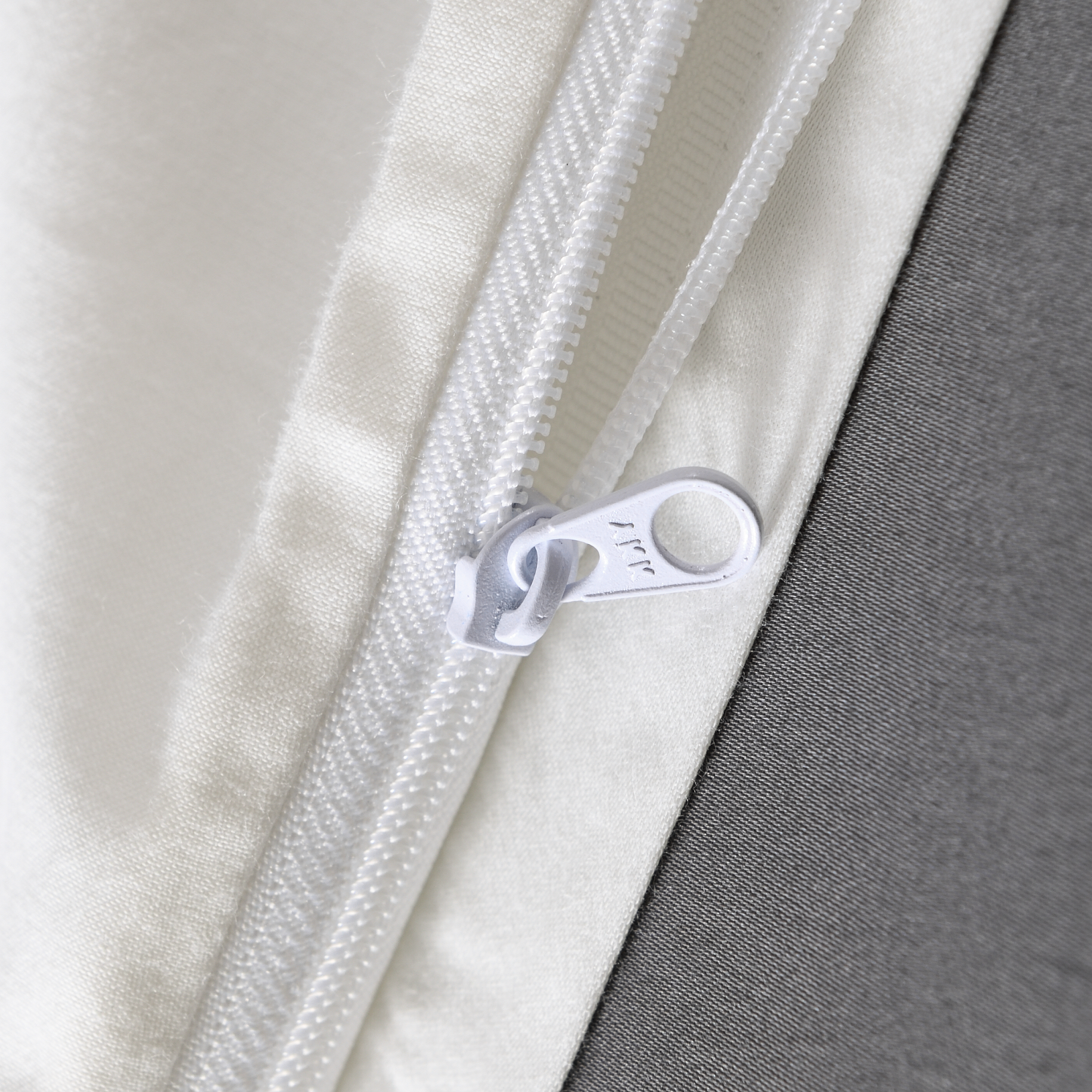 Dutigo White and Gray Silken Long-Staple Bedding