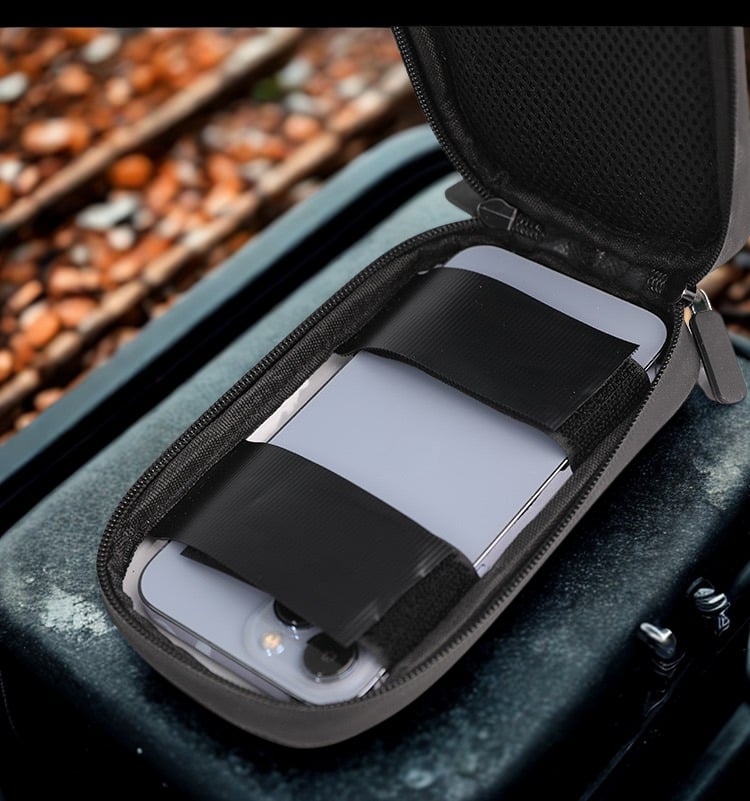 GoMotour Motorcycle Tank Bag Phone Bag with Charge Hole