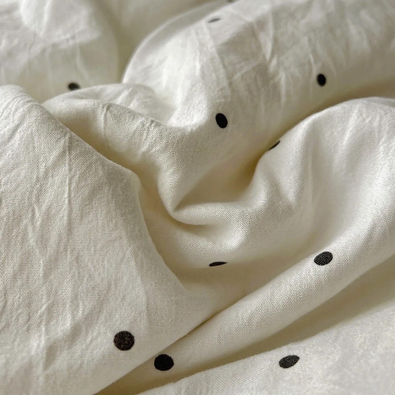 Dutigo Dotted White Organic Cotton Bedding Set