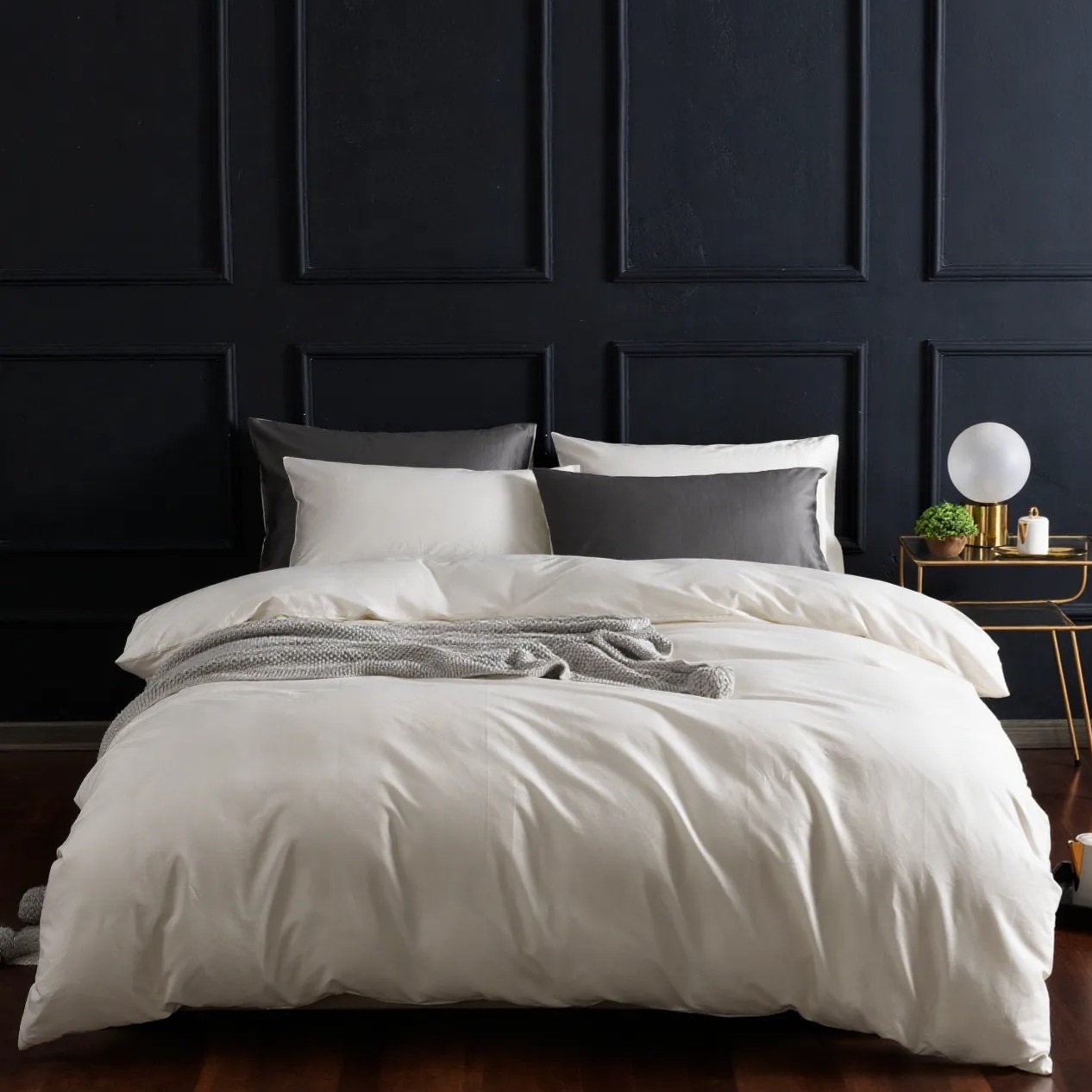 Dutigo White and Gray Silken Long-Staple Bedding