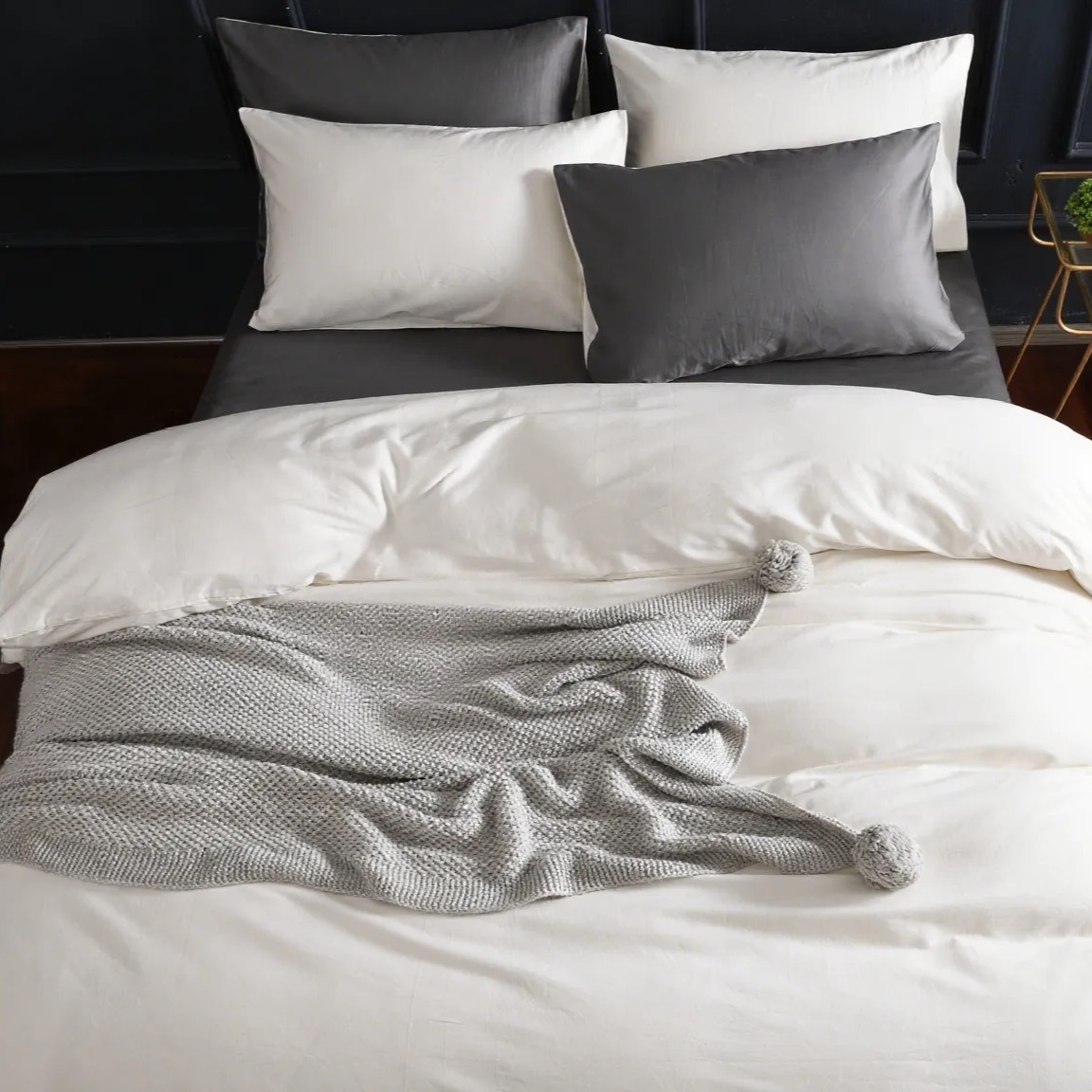 Dutigo White and Gray Silken Long-Staple Bedding