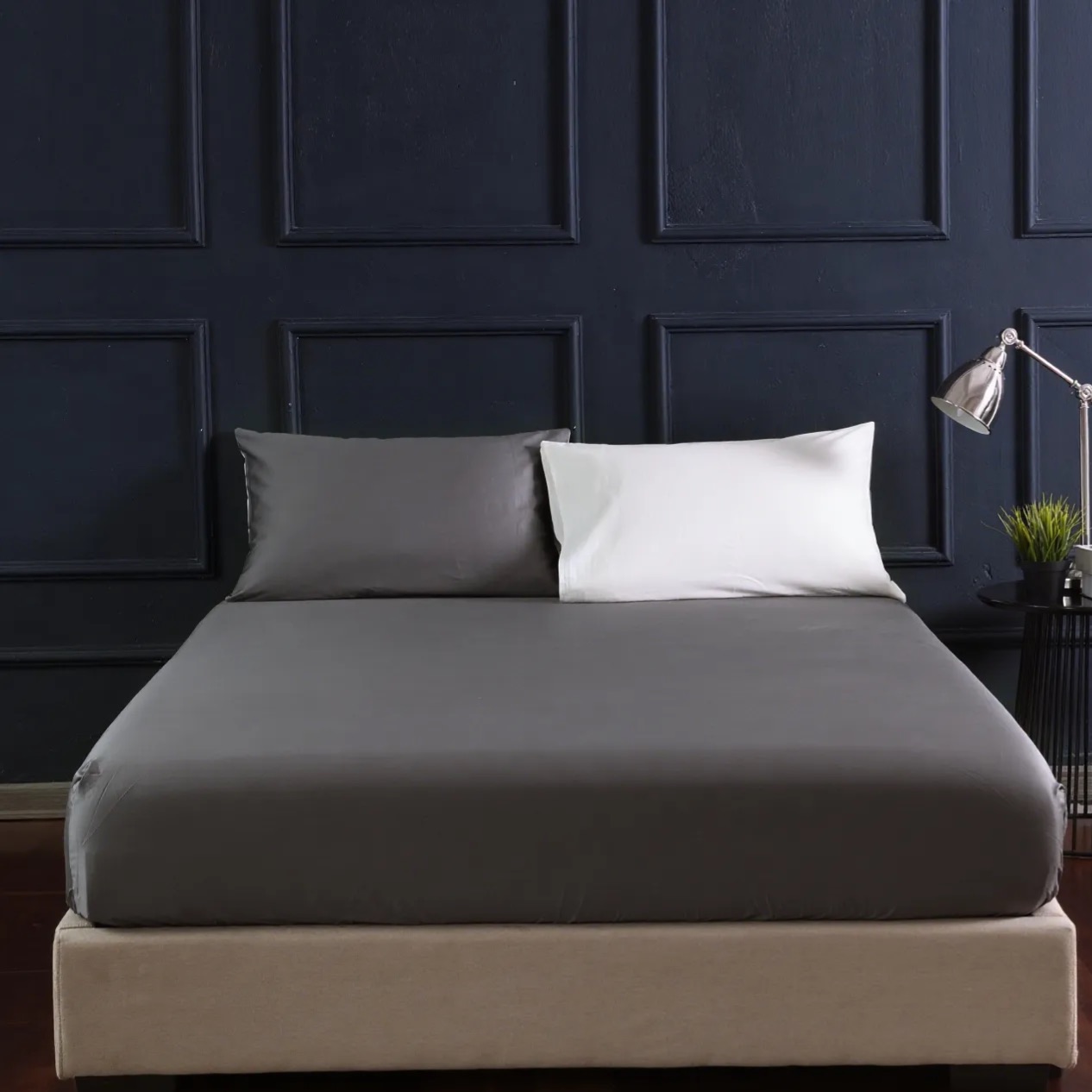 Dutigo White and Gray Silken Long-Staple Bedding