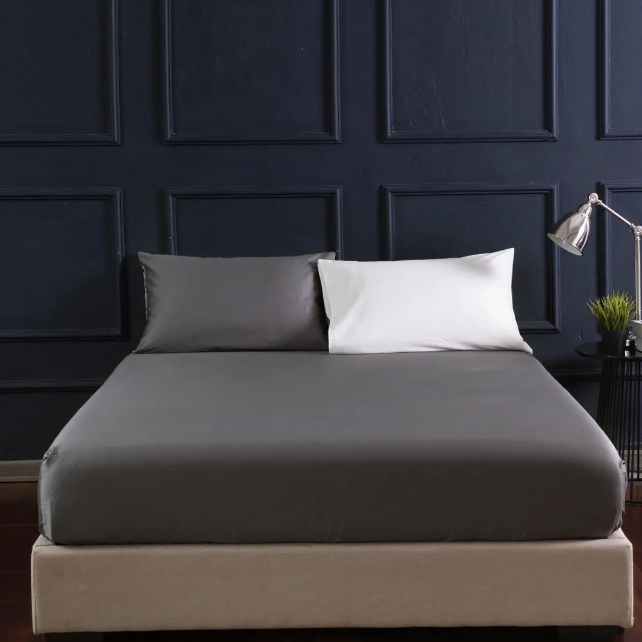 Dutigo White and Gray Silken Long-Staple Bedding