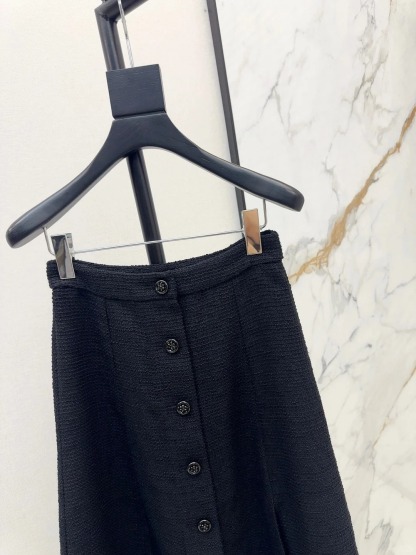 CHANE25SS Black Button Down Half Skirt