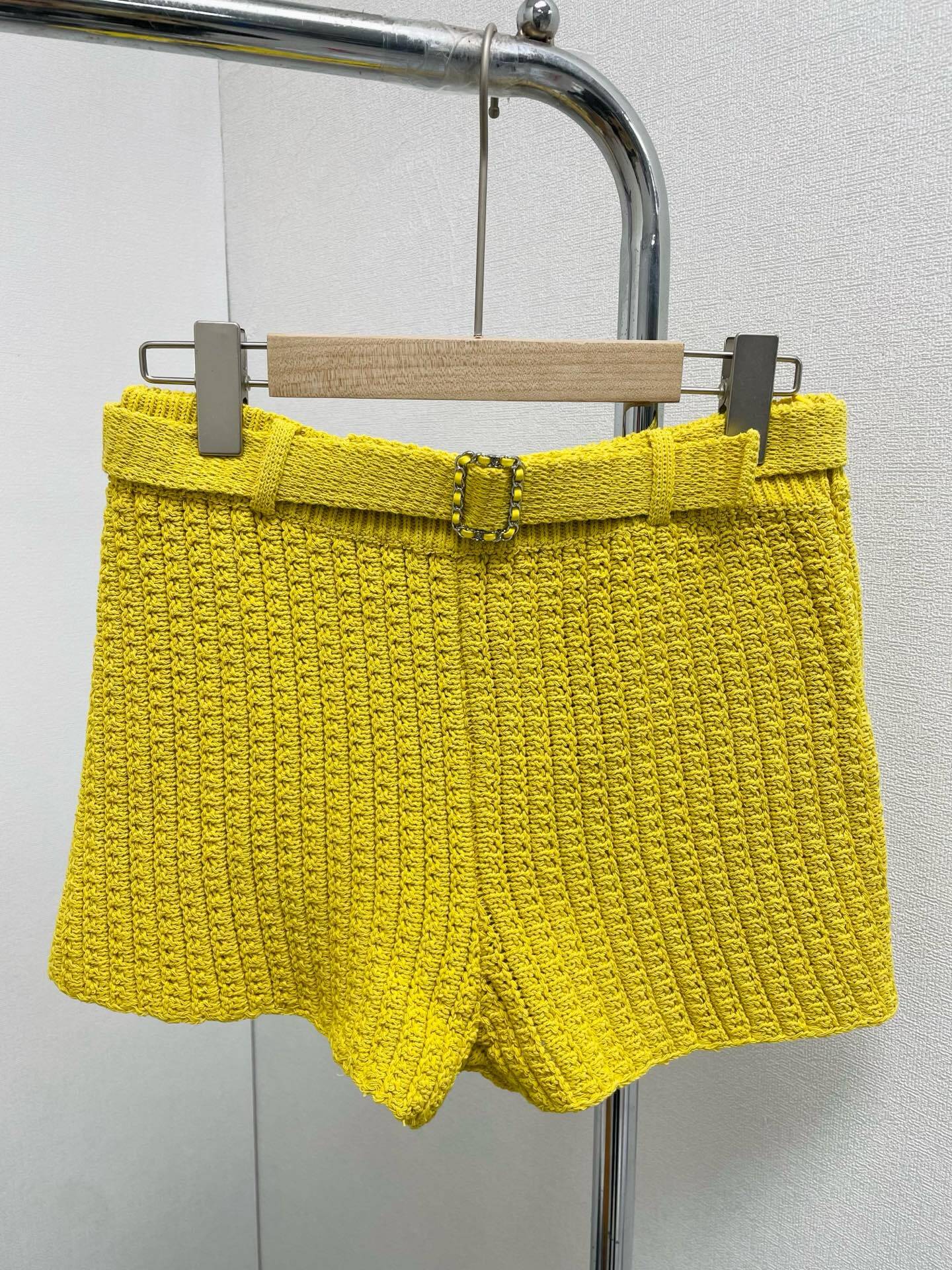 CHNEL Lace Crew Neck Fortune Yellow Knit Shorts