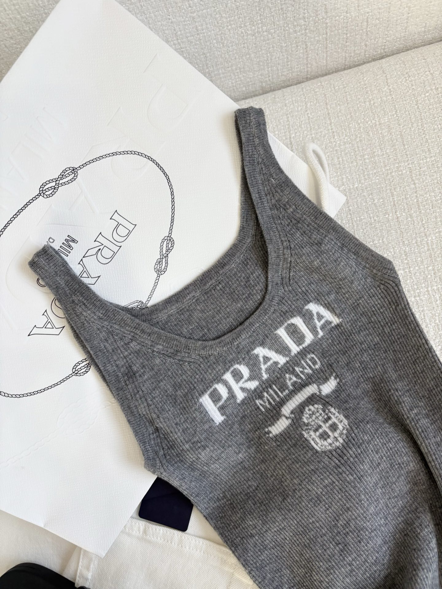 PRAD25SS Classic Knit Vest Light Grey