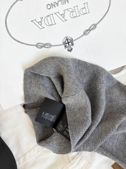 PRAD25SS Classic Knit Vest Light Grey