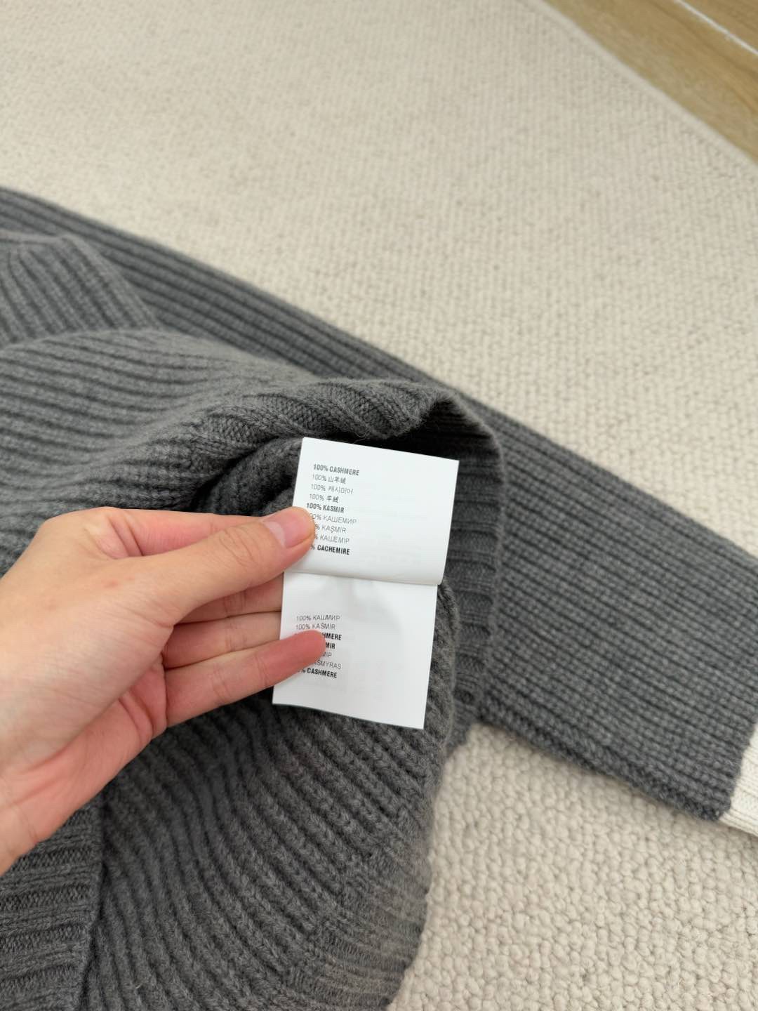 Miu25 New V-Neck White Trim Knit Sweater