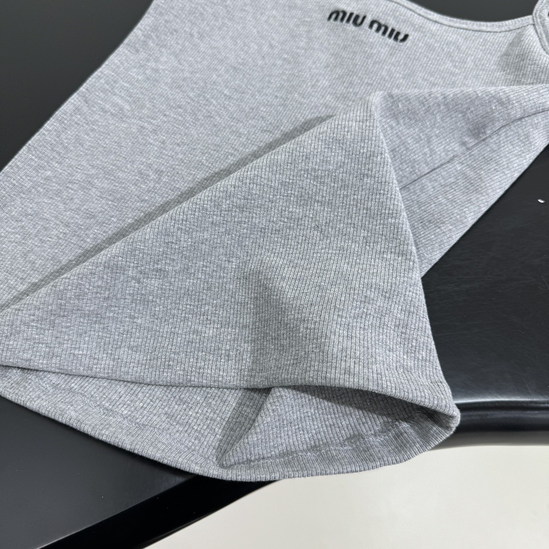 Miu's new knit camisole