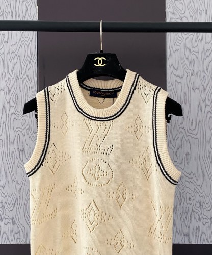 LOUIS VUIT25SS wool hardware logo button down vest