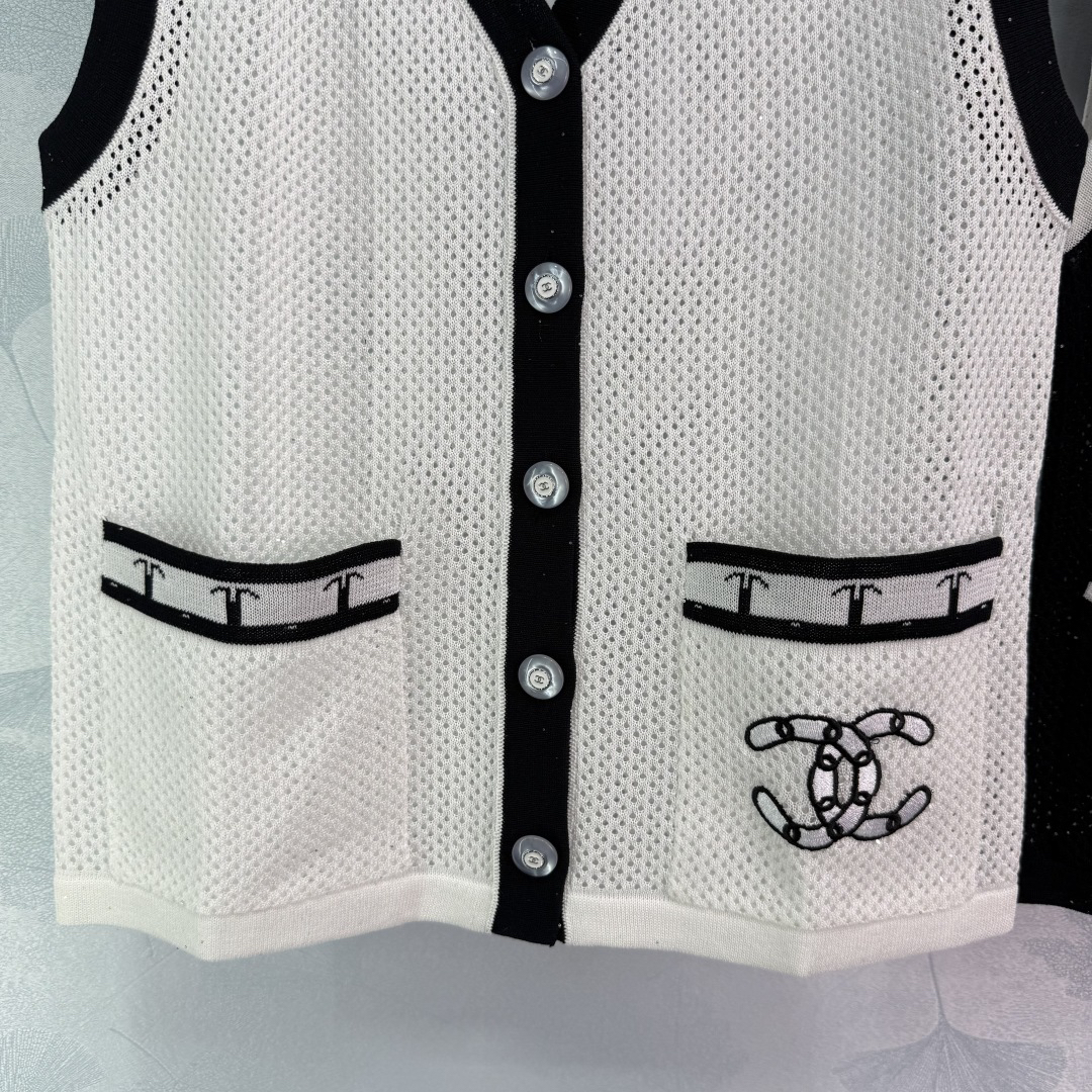 CHANE25SS knitted v-neck slit vest