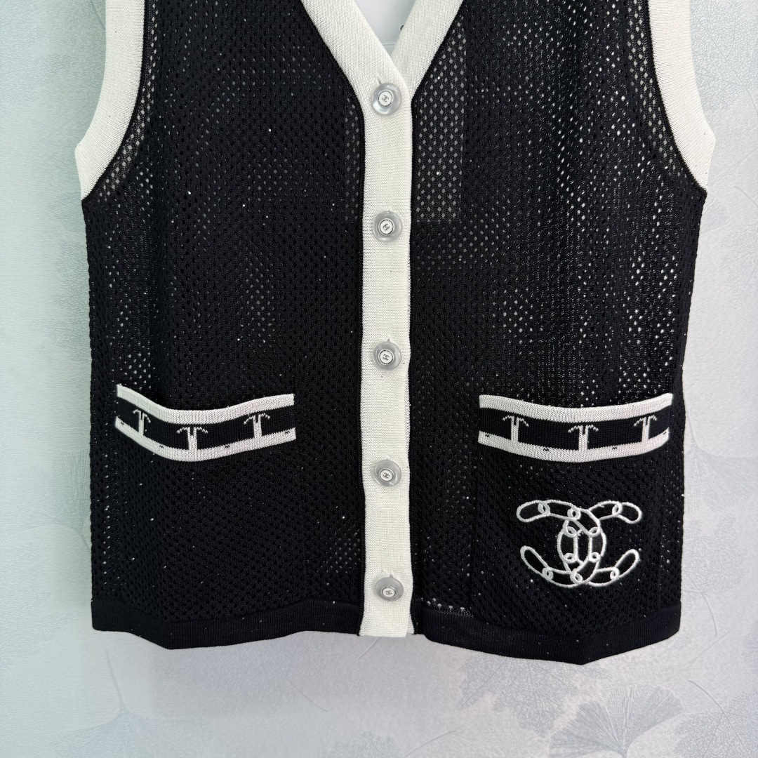 CHANE25SS knitted v-neck slit vest