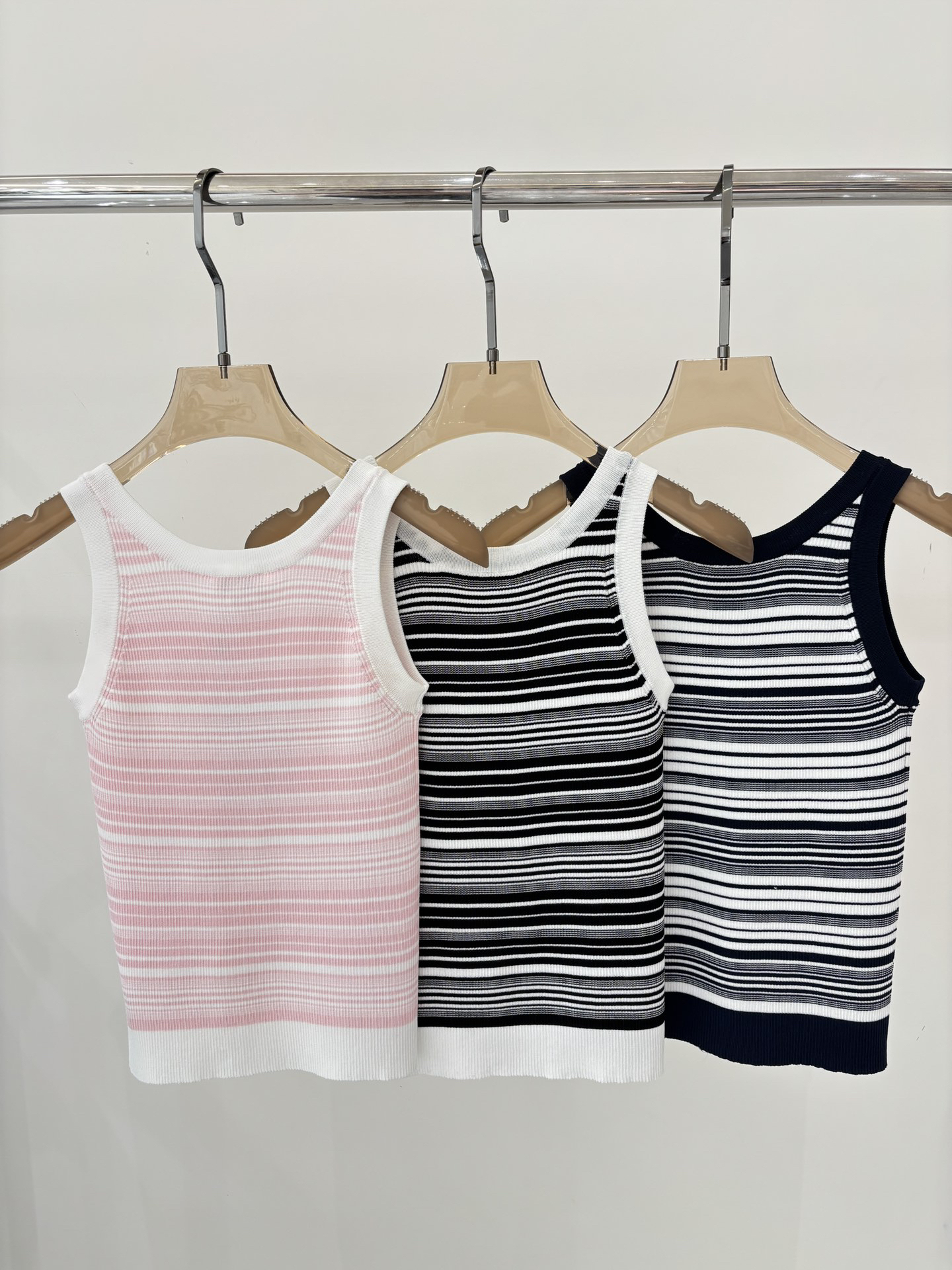 CHANE25SS round neck monogrammed logo tank top