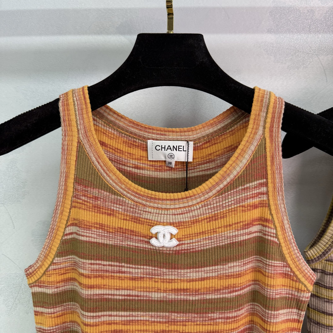 CHANE25SS Striped Knit Vest