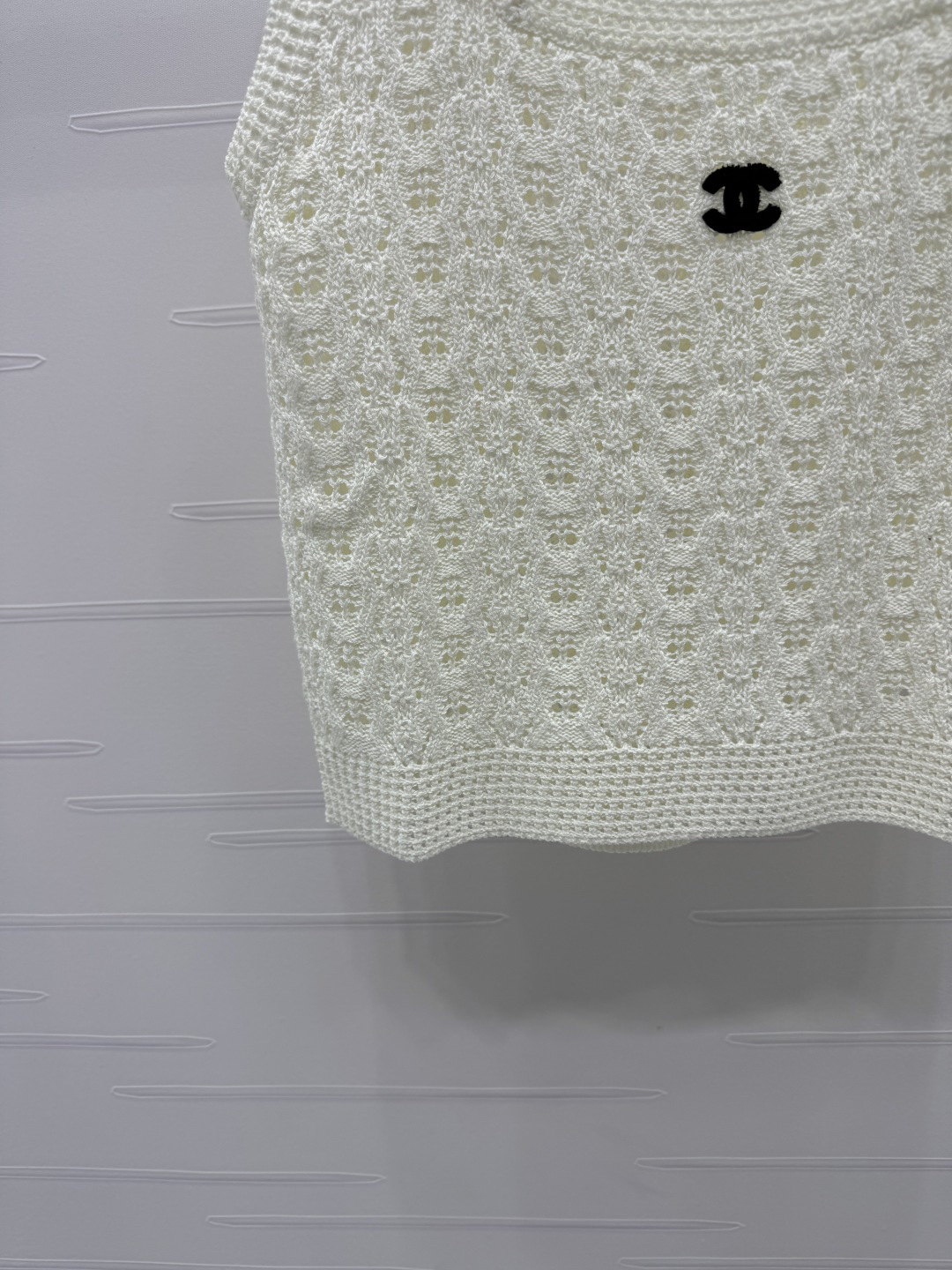 CHANE25SS Openwork Floral Knit Vest