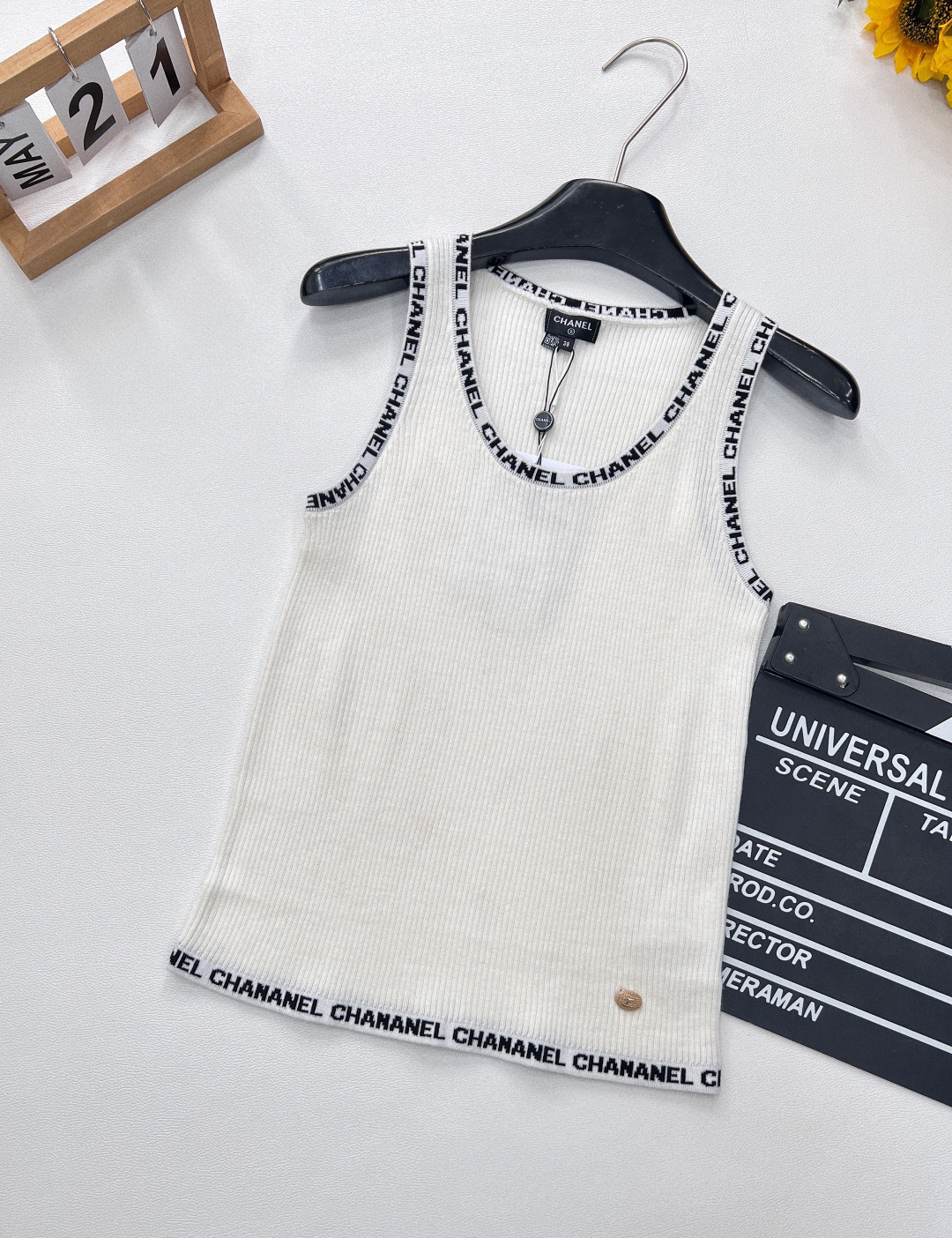 CHANE25SS monogrammed classic black and white two-tone trimmed knit vest