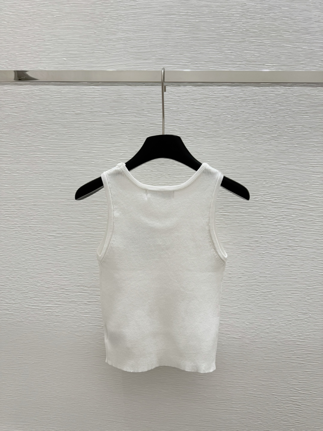 DIO25SS Crew Neck Colour Clash Embroidery Knitted Vest