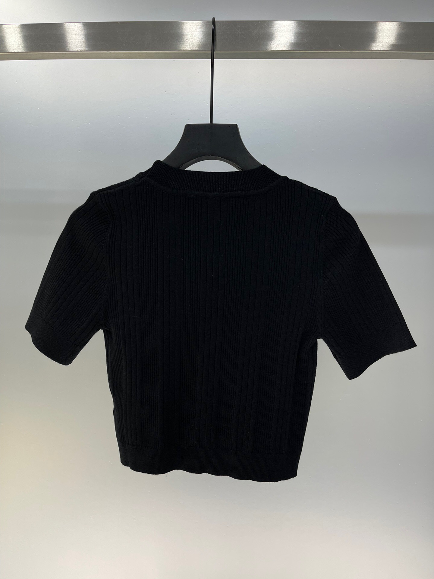 LOE Embroidered Logo Short Sleeve Knit Top