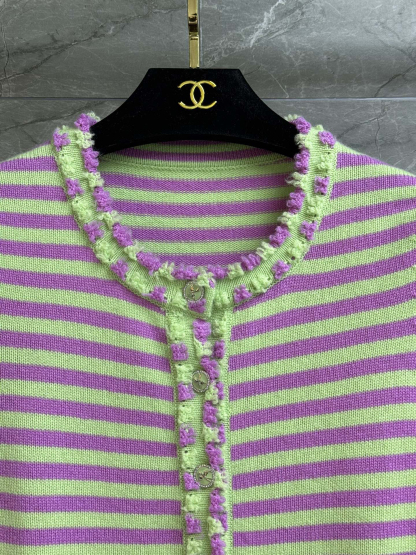 CHANE25SS Colorblocked Striped Cardigan