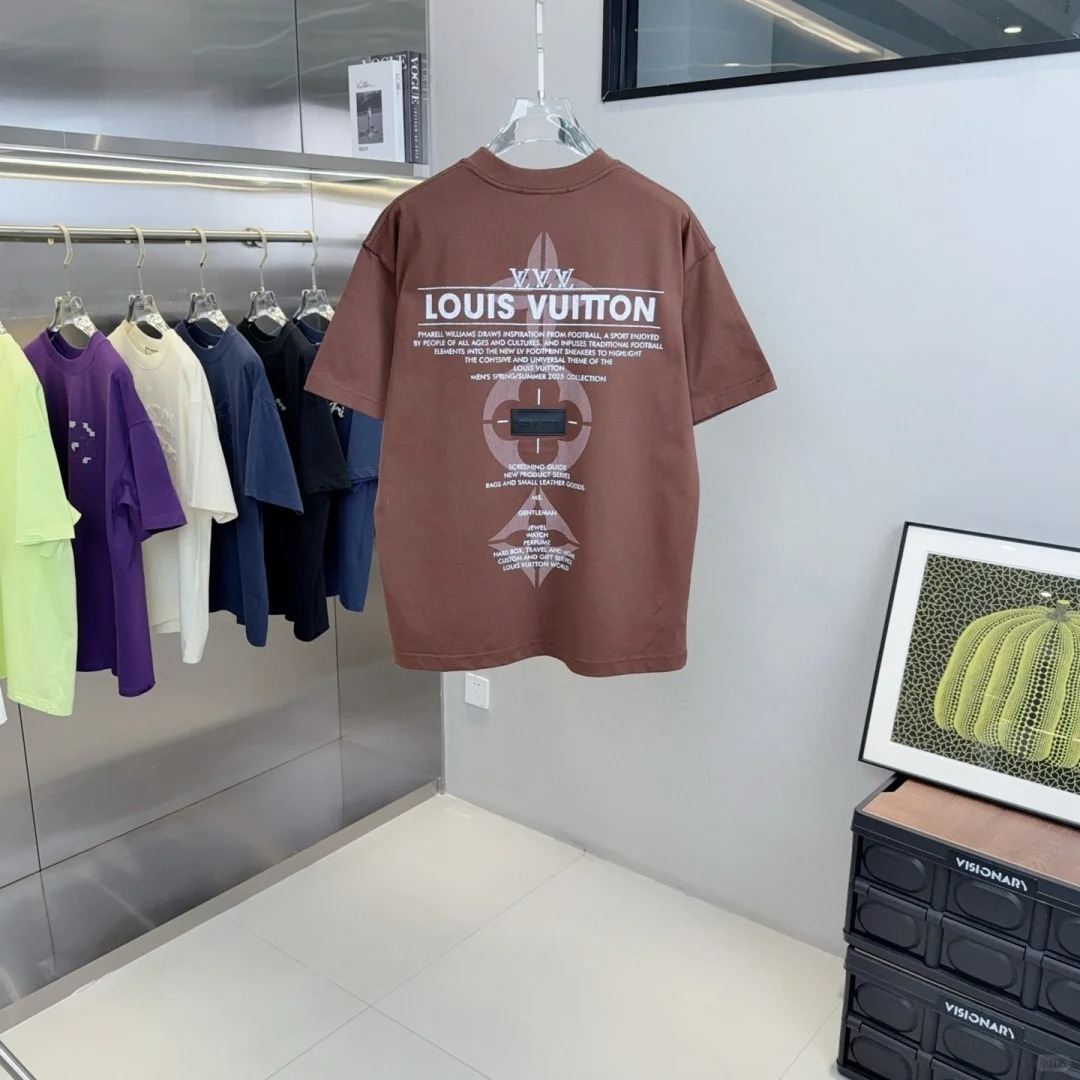 Louis Vuit25SS Printed Leather Label Reverse Sleeve T-Shirt
