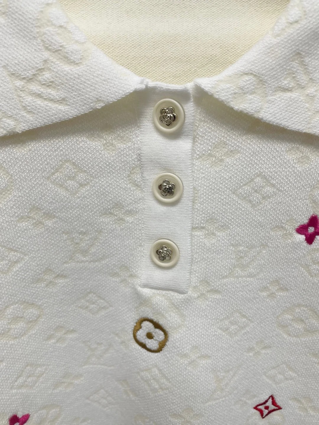 Louis Vuit25SS Embroidered Embossed Textured Lapel T-Shirt