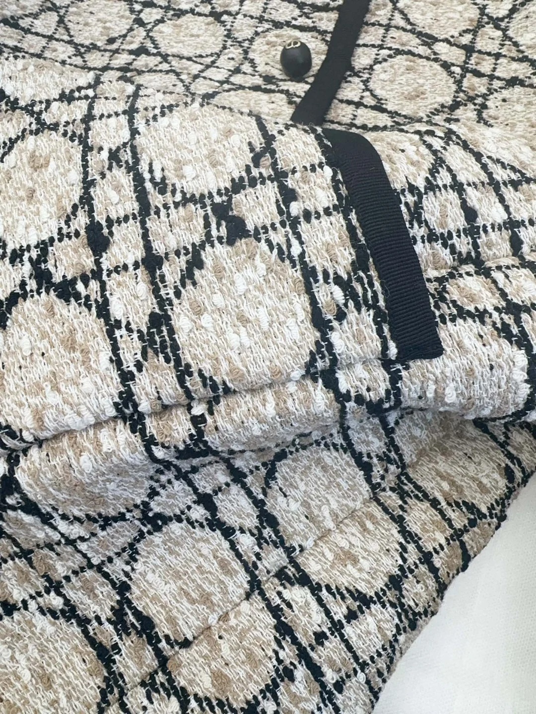 DIO Luxury Fragrance Style Long Sleeve Jacket