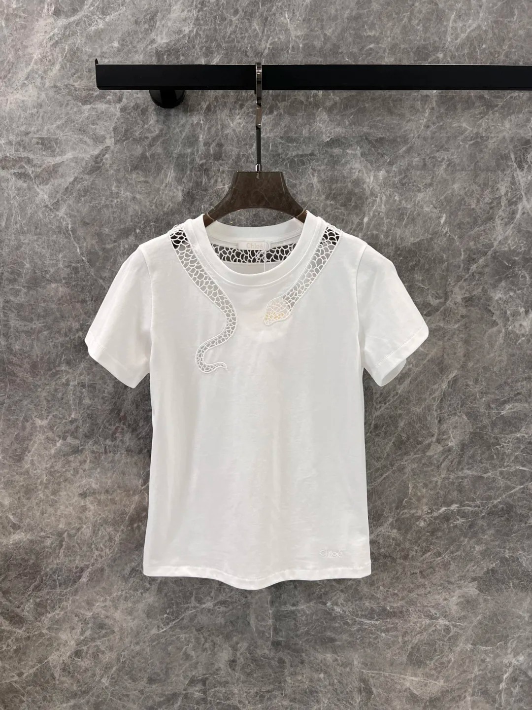 CHLO25SS White Snake Print Crew Neck T-Shirt