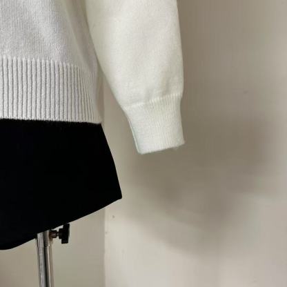 CC Classic embroidered LOGO sweater in black and white