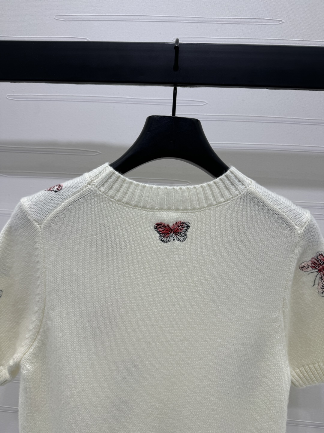 DIO25SS Butterfly Embroidery Round Neck Knit Short Sleeve T-Shirt