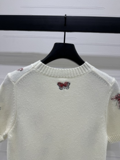 DIO25SS Butterfly Embroidery Round Neck Knit Short Sleeve T-Shirt