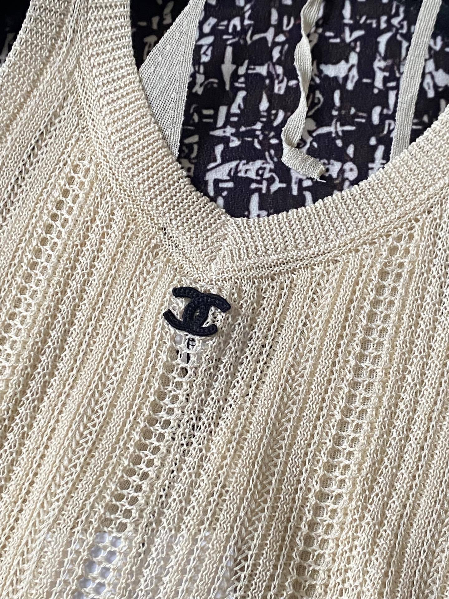 CHANE25SS Cutout False Two Piece Neck Knit Tank Top