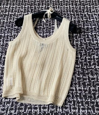 CHANE25SS Cutout False Two Piece Neck Knit Tank Top