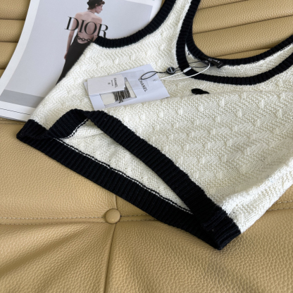 CHANE25SS black and white color clash knit undershirt