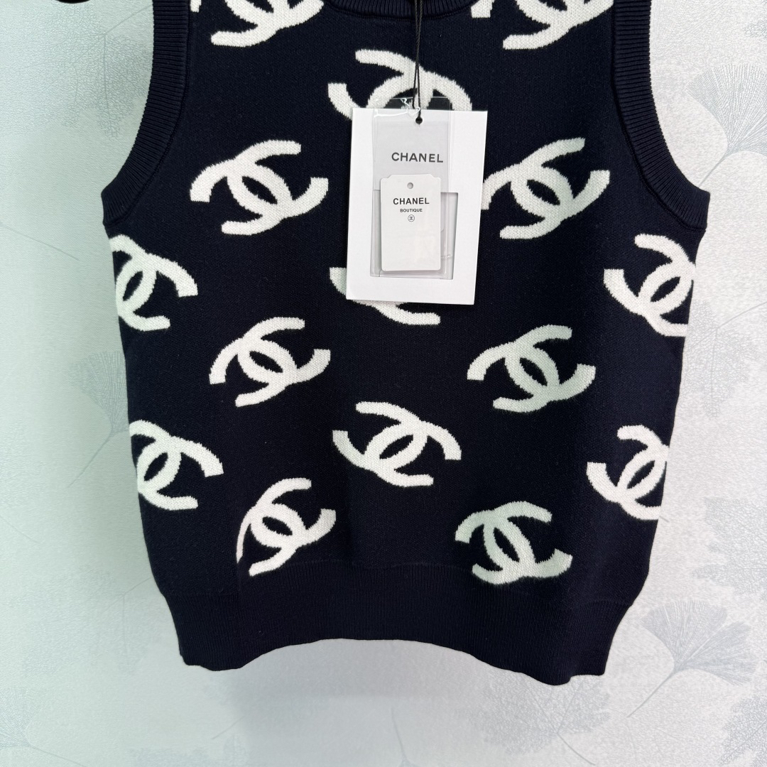 CHANE25SS Double C Crew Neck Knit Vest