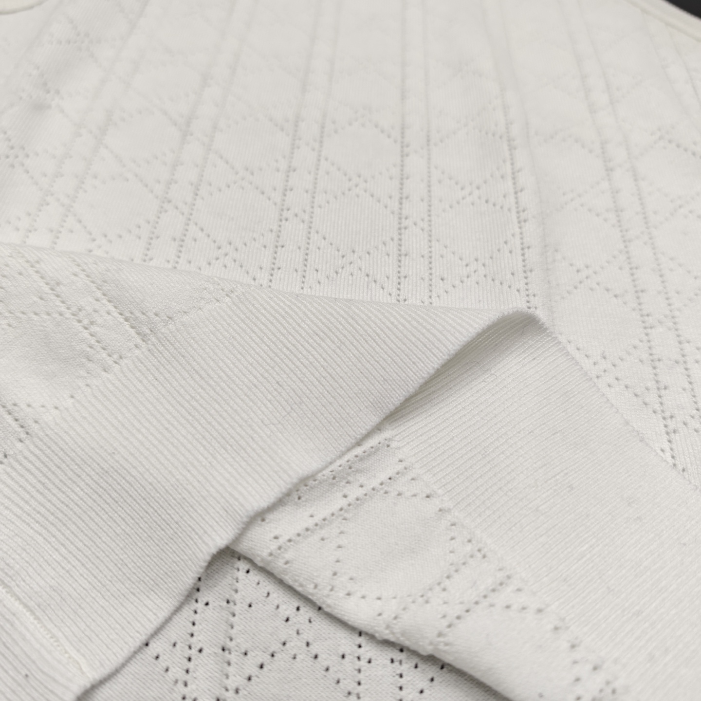 DIO25SS Embroidered Cutout Knit Crew Neck Vest