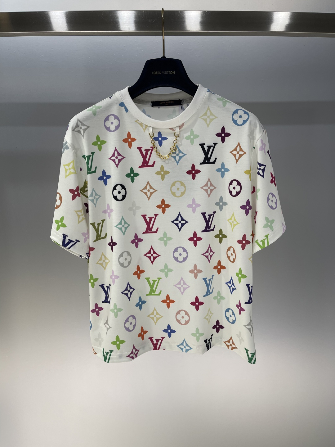 LU25SS Four Leaf Clover Letter Print Chain T-Shirt