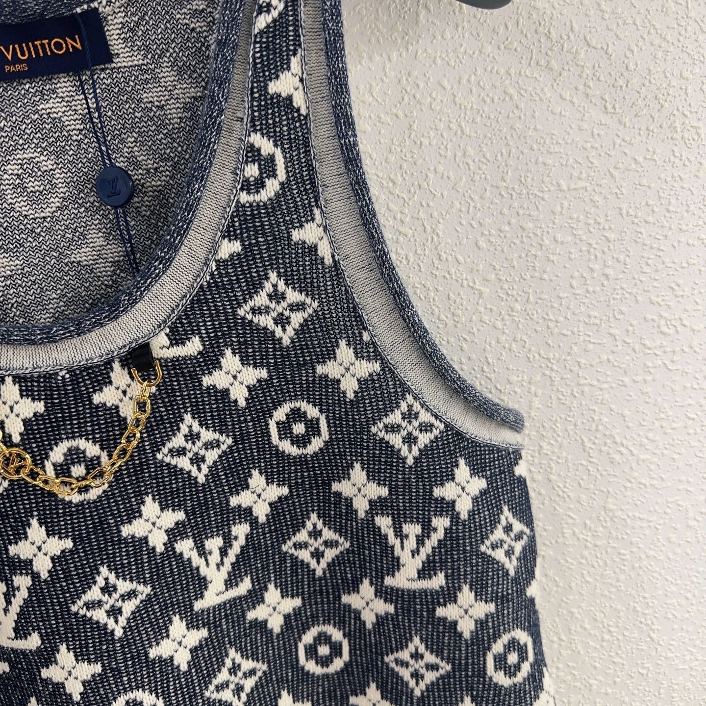 LU25SS Chain Logo Knit Vest