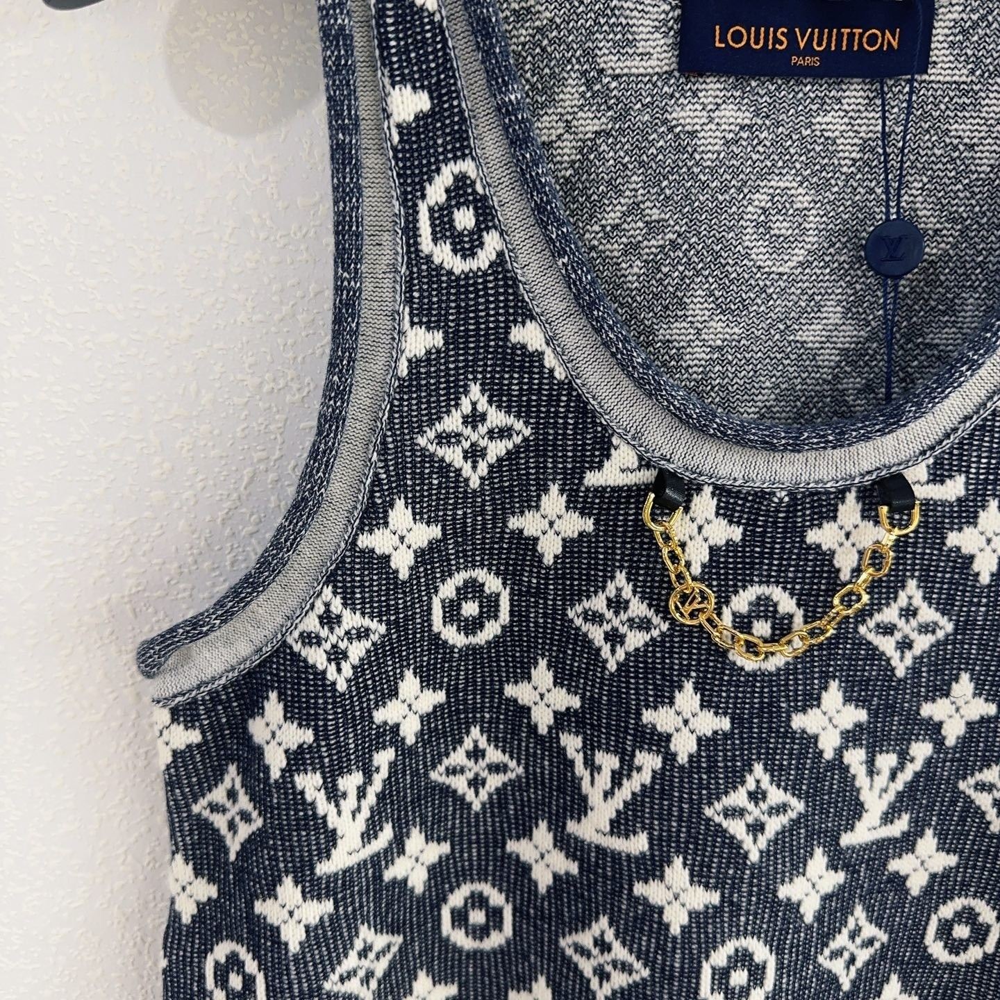 LU25SS Chain Logo Knit Vest