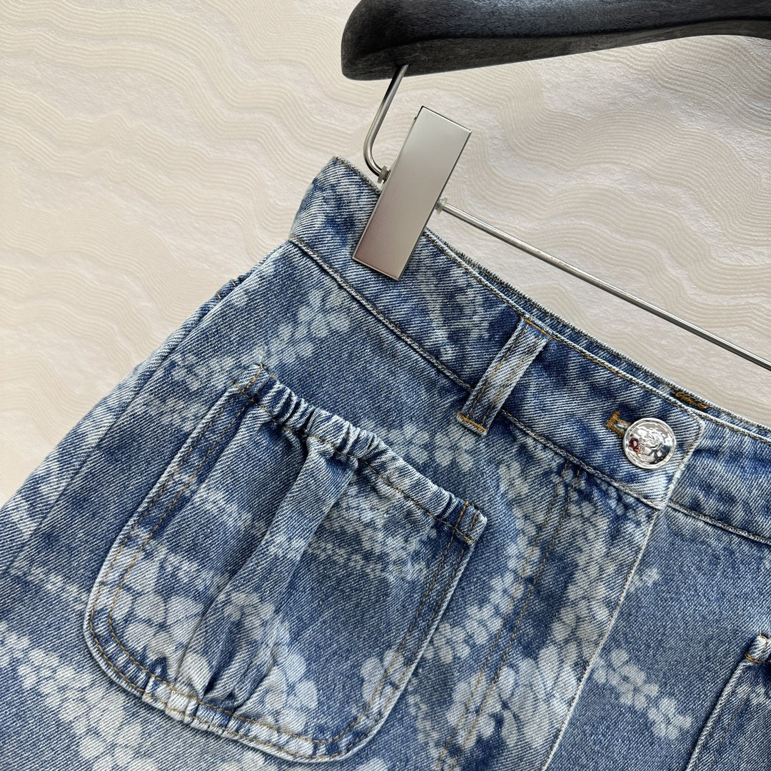 CHANE25SS Beaded Chain Denim Shorts