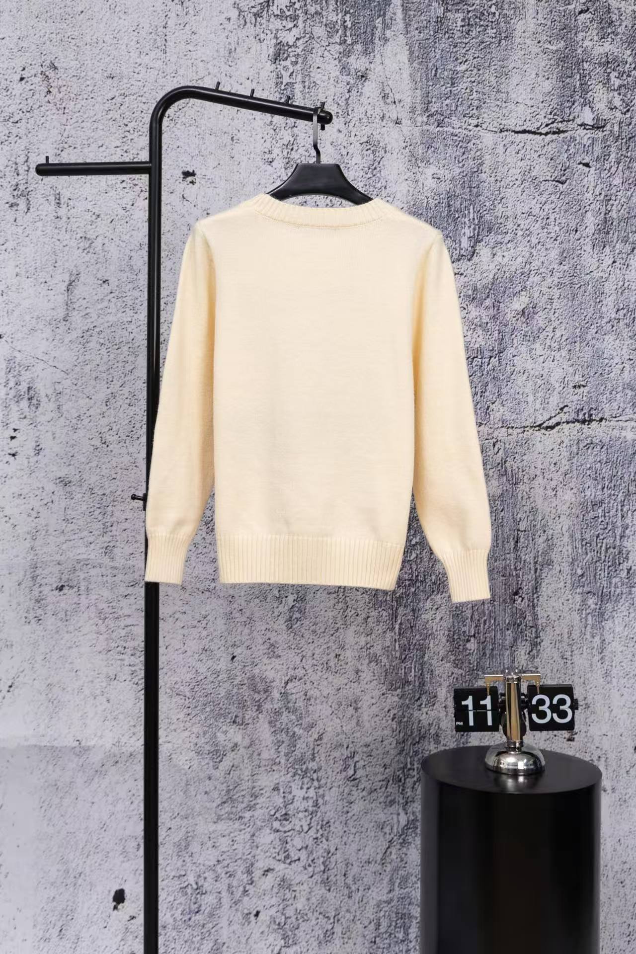 CC Knitted letter logo round neck sweater