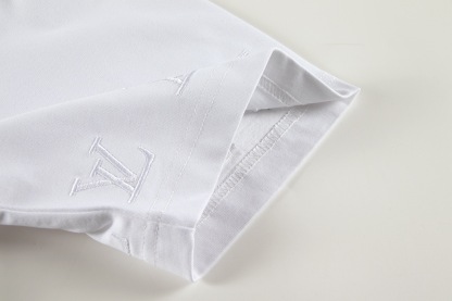 1V Embroidered logo short sleeved T-shirt