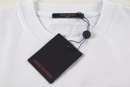 1V Embroidered logo short sleeved T-shirt