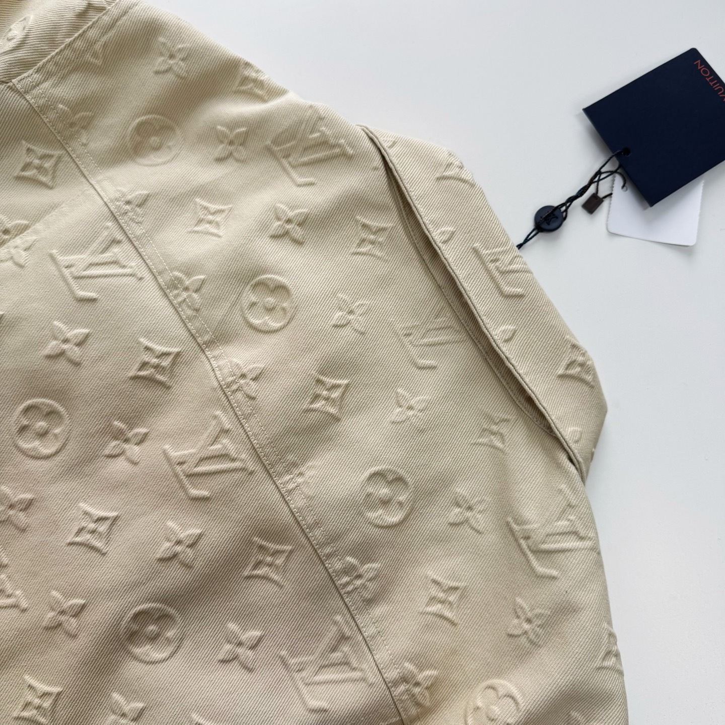 1V Embossed logo printed denim jacket