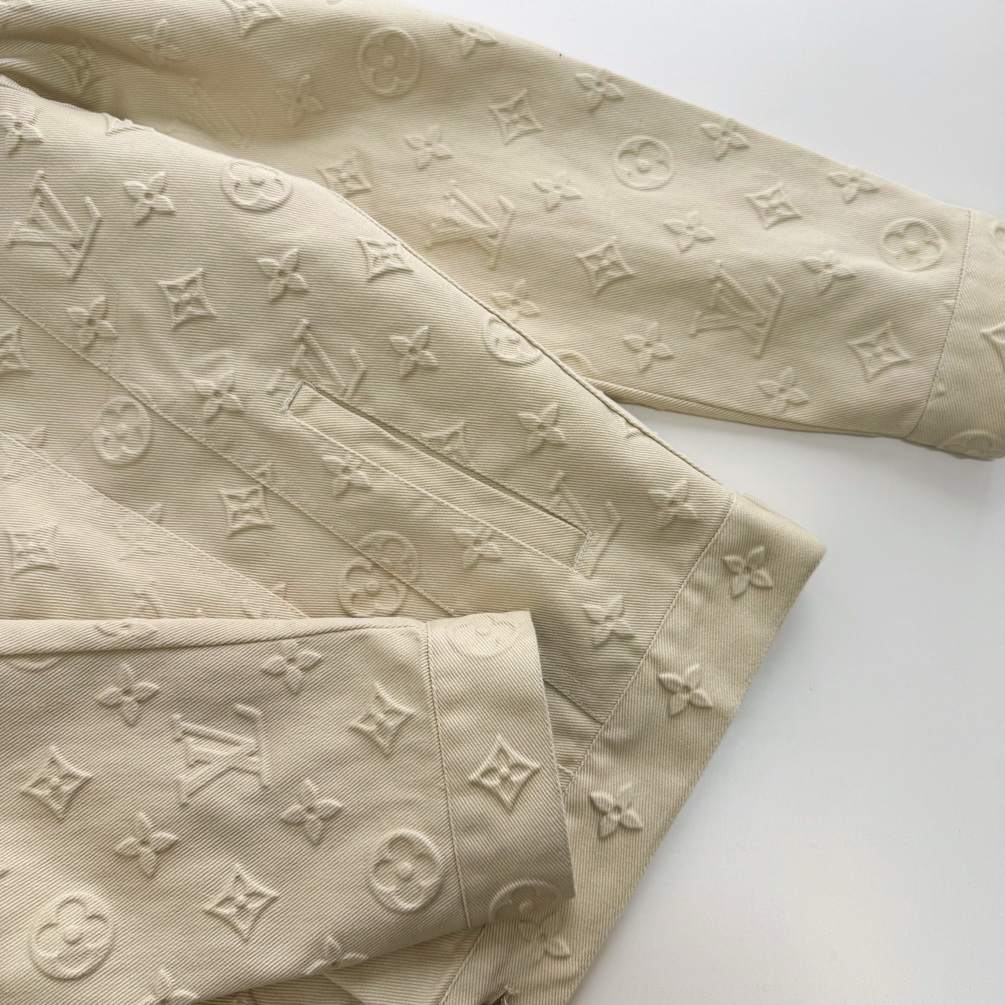 1V Embossed logo printed denim jacket