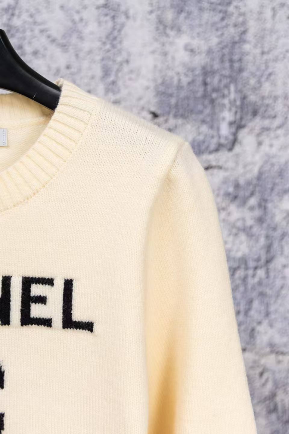 CC Knitted letter logo round neck sweater