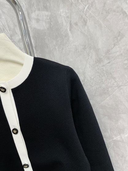 DI 2025SS Color blocked pocket knit sweater